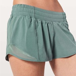 Lululemon Hotty Hot Short II *2.5"